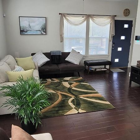 Spacious Townhouse Minutes From Downtown Sa. Сан Антонио Екстериор снимка