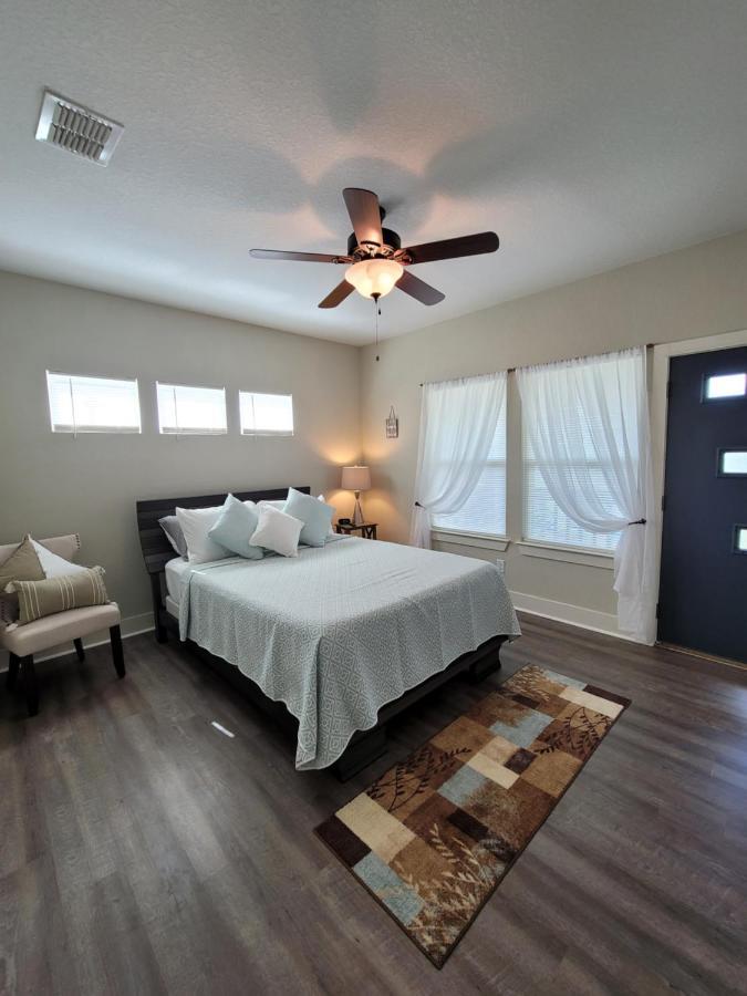 Spacious Townhouse Minutes From Downtown Sa. Сан Антонио Екстериор снимка